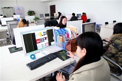 襄城县电子商务产业园一派繁忙